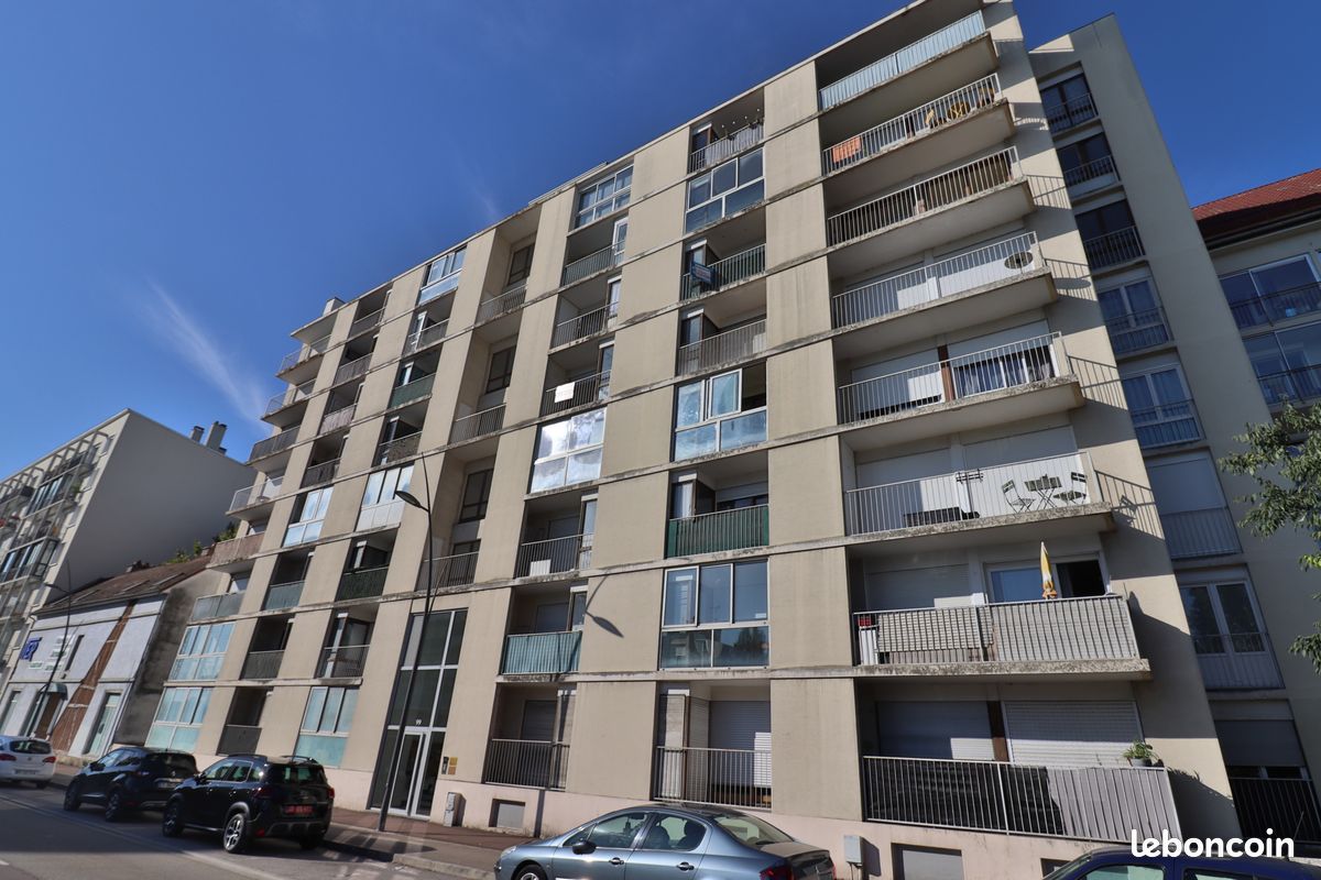 Studio à Troyes, France No. 217816