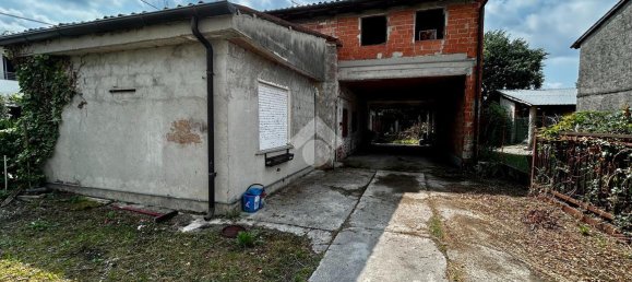 6 rooms House in Loria, Italy No. 3141 40