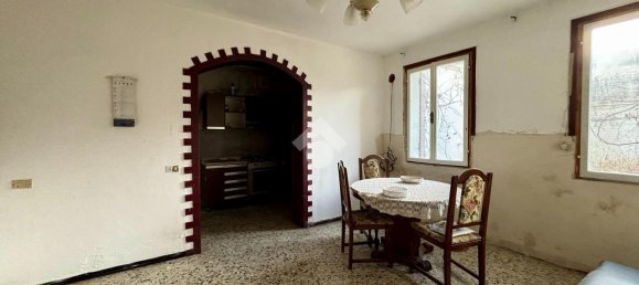 6 rooms House in Loria, Italy No. 3141 2