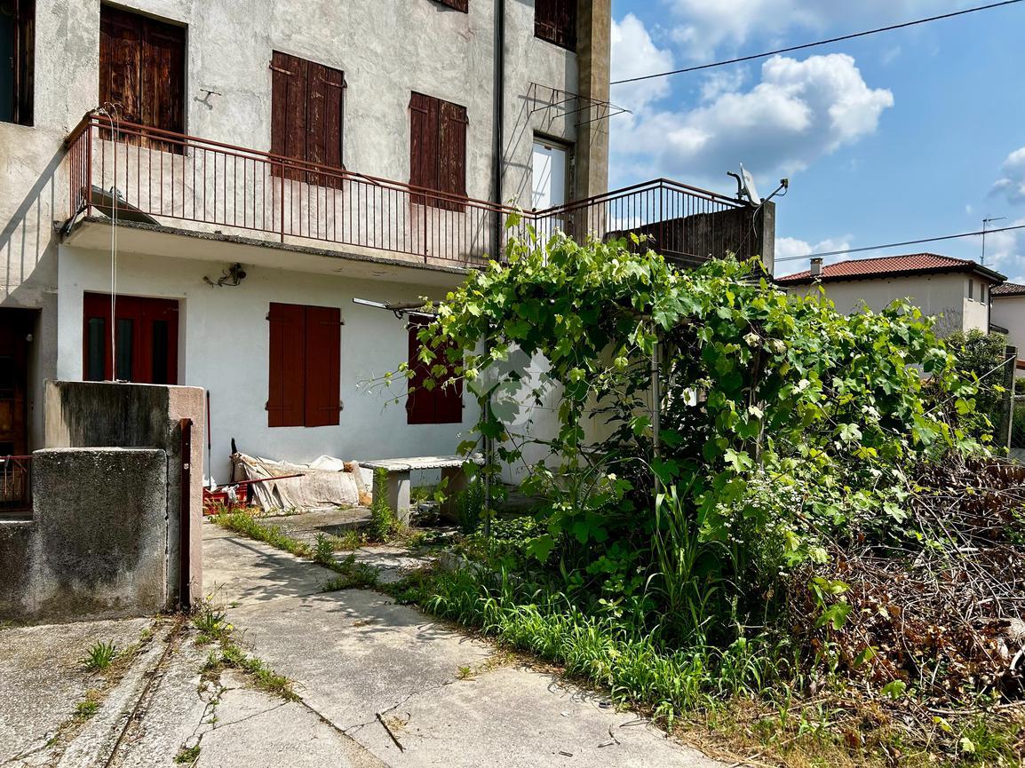 6 rooms House in Loria, Italy No. 3141
