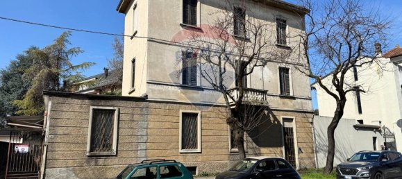 6-Zimmer Haus in Busto Arsizio, Italy, Nr. 16460 6