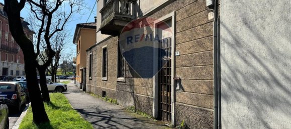 6-Zimmer Haus in Busto Arsizio, Italy, Nr. 16460 3