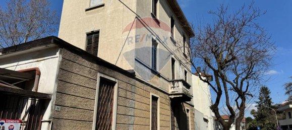 6-Zimmer Haus in Busto Arsizio, Italy, Nr. 16460 5