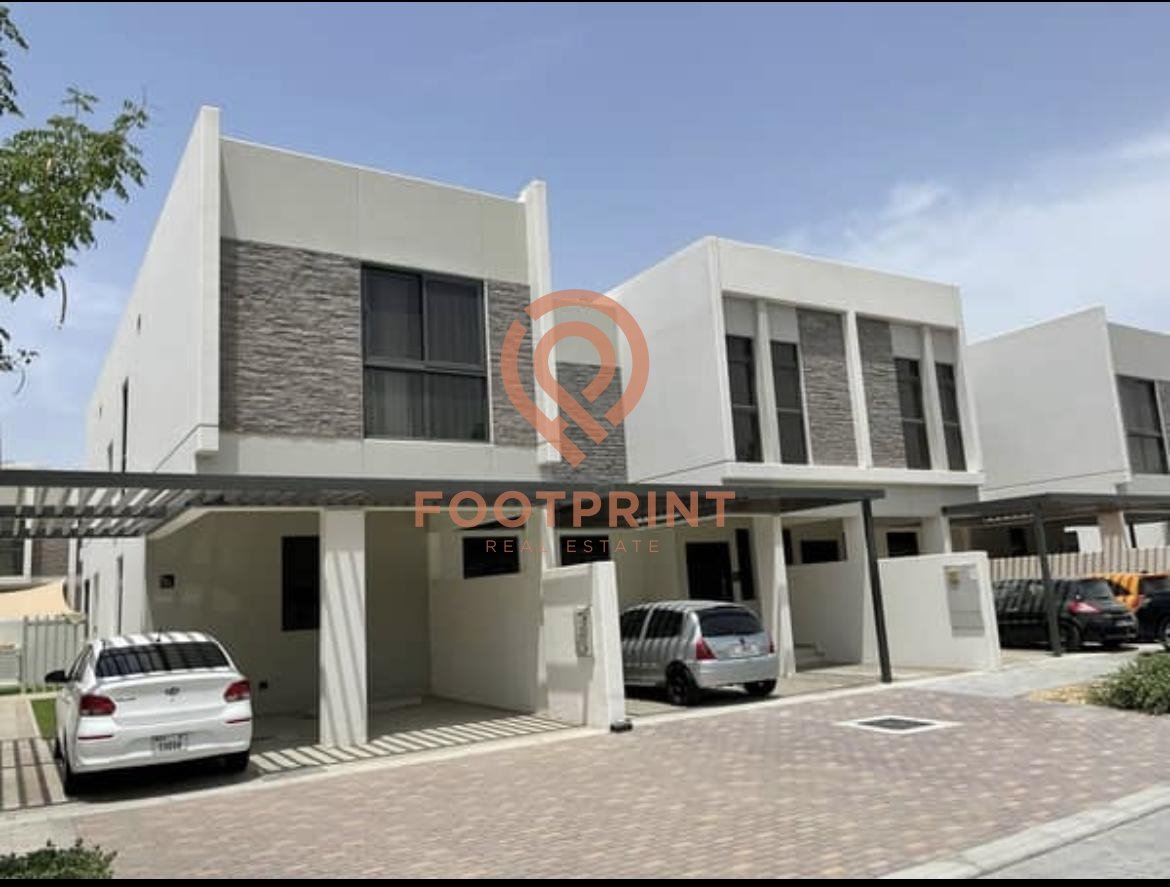 4 bedrooms Townhouse in Dubai, UAE No. 24419