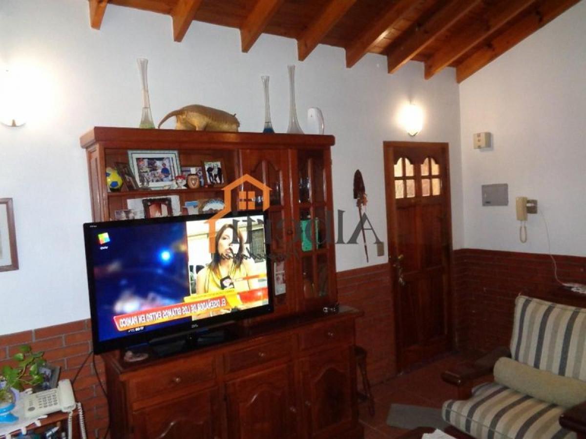 2 bedrooms House in Moron, Argentina No. 3407