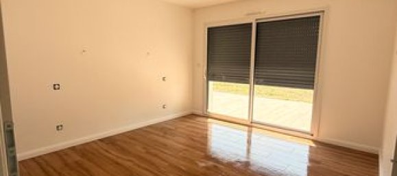 3 bedrooms House in Auxerre, France No. 304764 3