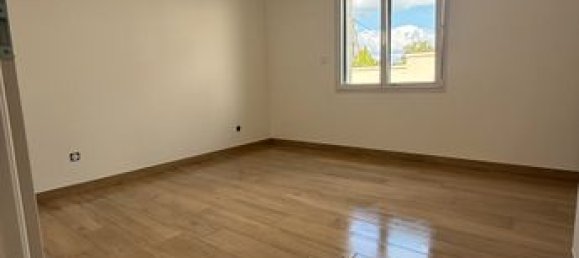 3 bedrooms House in Auxerre, France No. 304764 4