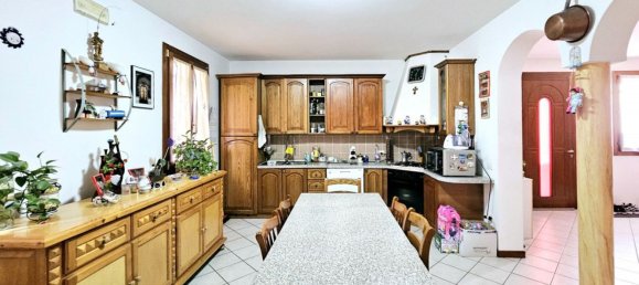 4 bedrooms Villa in Villa Estense, Italy No. 379564 5