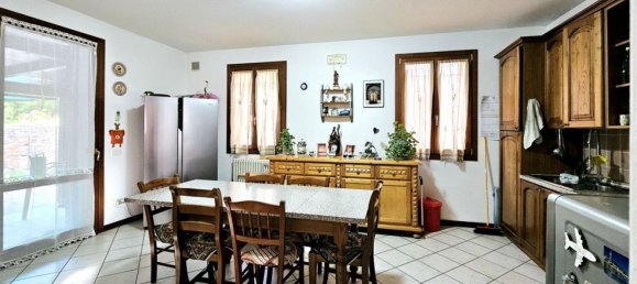 4 bedrooms Villa in Villa Estense, Italy No. 379564 3