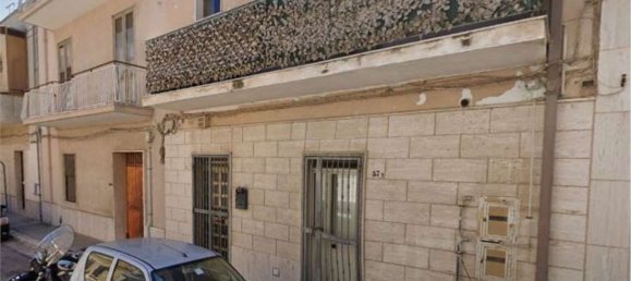 8-salle Appartement à Brindisi, Italy No. 180944 2