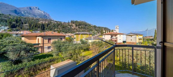 4 bedrooms Villa in Toscolano Maderno, Italy No. 122101 13