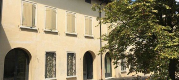 7 rooms Apartment in Novellara, Italy No. 95080 2