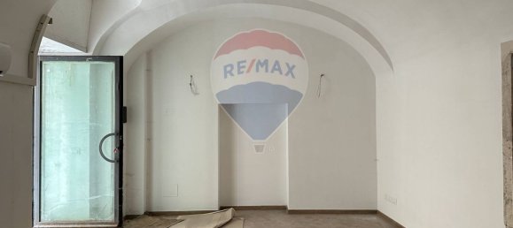 2-salle Propriété commerciale à L'Aquila, Italy No. 266435 3