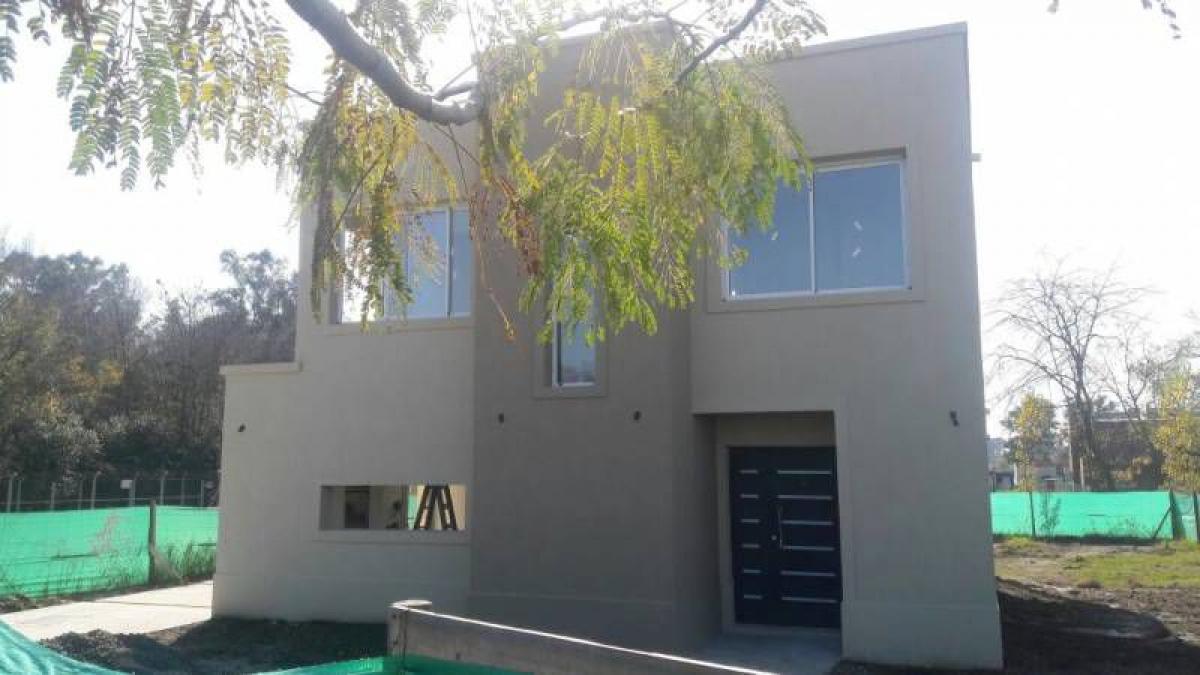 Casa de 3 dormitorios en Pilar, Argentina No. 87366