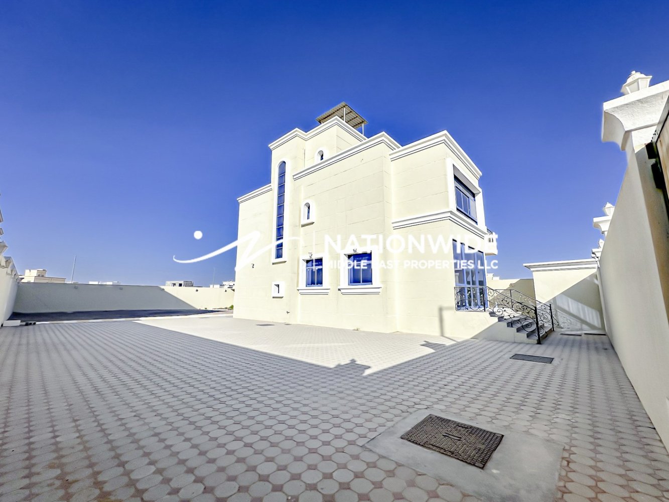 5 bedrooms Villa in Abu Dhabi, UAE No. 108827