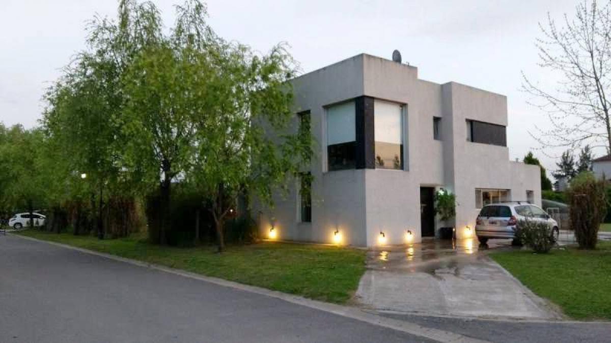 4 bedrooms House in Pilar, Argentina No. 7300
