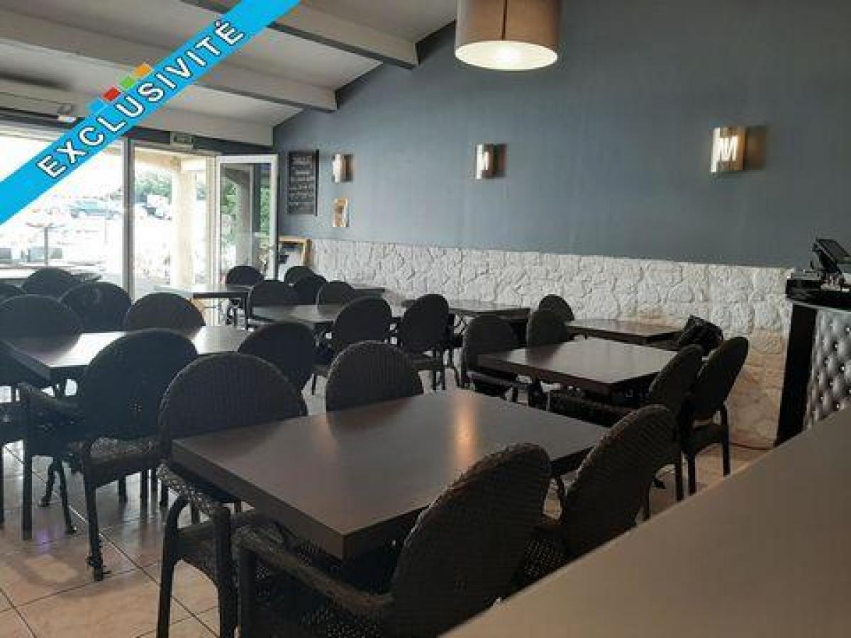 Oficina de 2 dormitorios en Mimet, France No. 17708