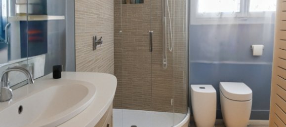 2 bedrooms House in Nogent-le-Roi, France No. 45428 5