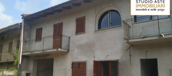 5 bedrooms Building in Monteu da Po, Italy No. 45065 2