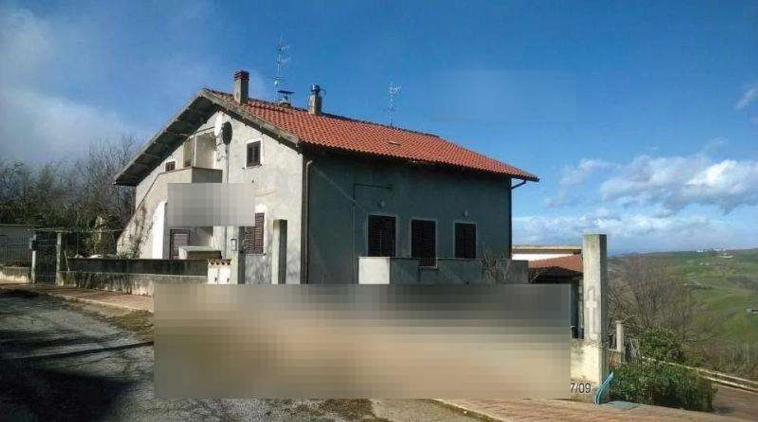 4 bedrooms Apartment in Penne, Italy No. 372148