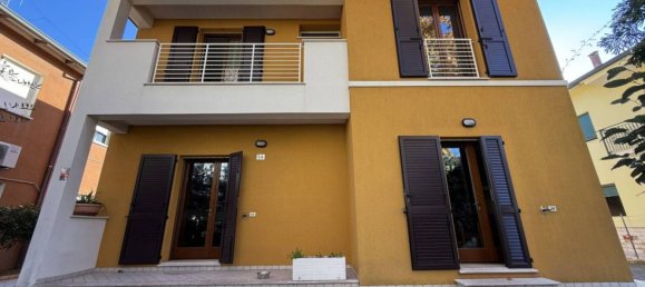 Дом с 4 спальнями в Чезенатико, Италия № 141046 2