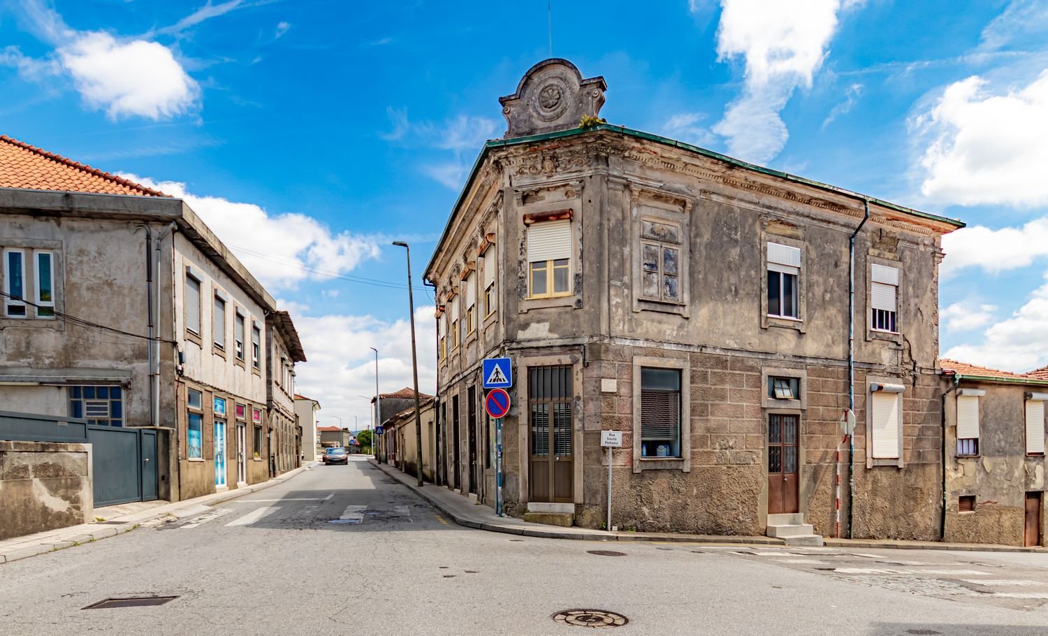 322m² Building in Valbom, Portugal No. 45103