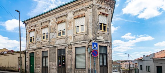 322m² Building in Valbom, Portugal No. 45103 43