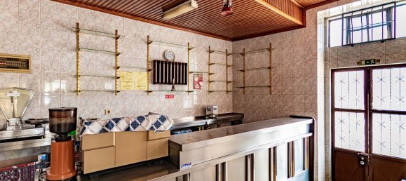 322m² Building in Valbom, Portugal No. 45103 38