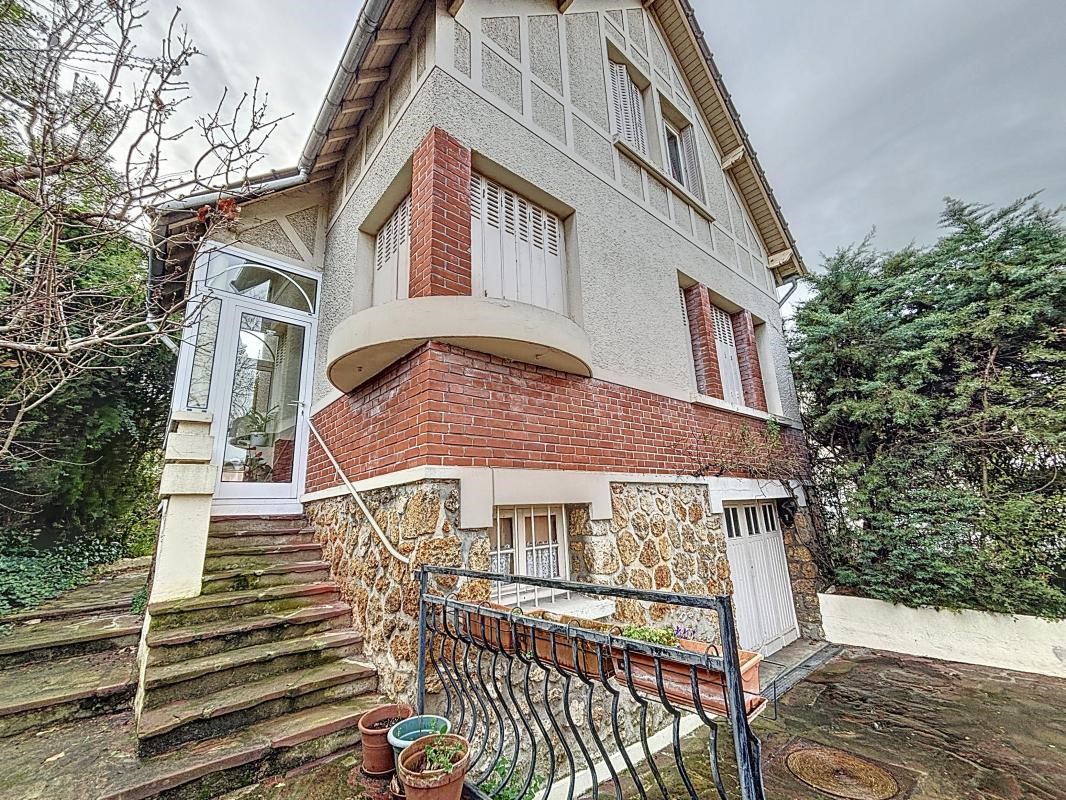 Villa de 2 dormitorios en Rueil-Malmaison, France No. 168219