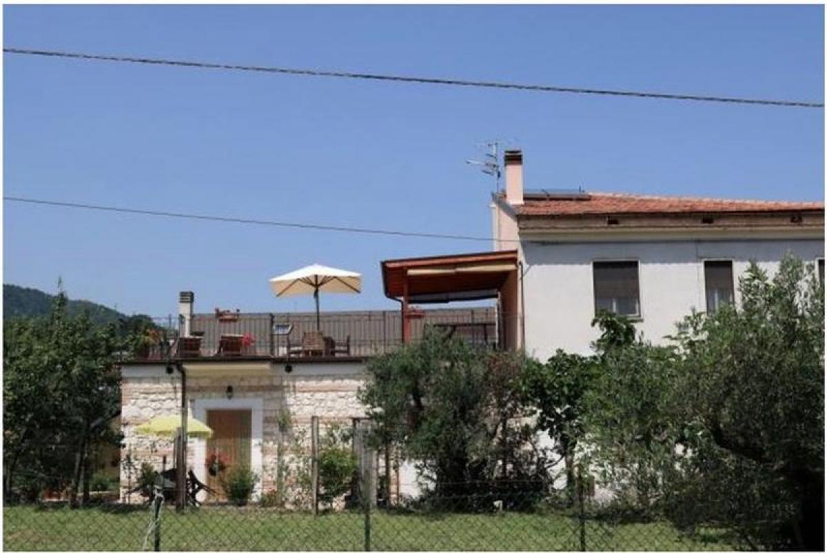 3 bedrooms House in Rapino, Italy No. 689