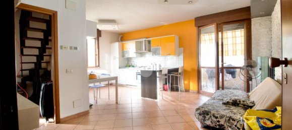 Квартира с 4 комнатами в Реджо Эмилия, Италия № 4733 10