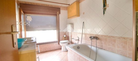 Квартира с 4 комнатами в Реджо Эмилия, Италия № 4733 34