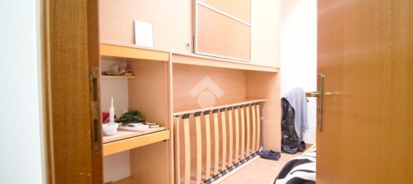 Квартира с 4 комнатами в Реджо Эмилия, Италия № 4733 5