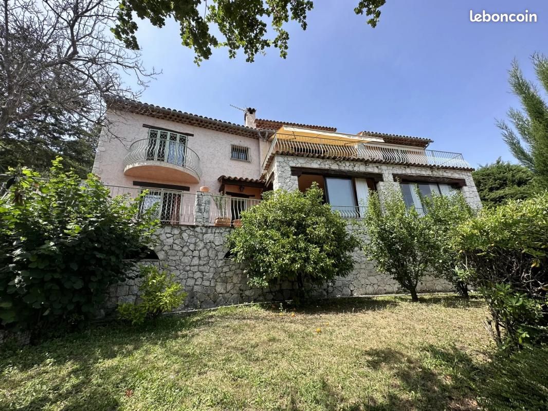 5 bedrooms Villa in Alpes-Maritimes, France No. 342368