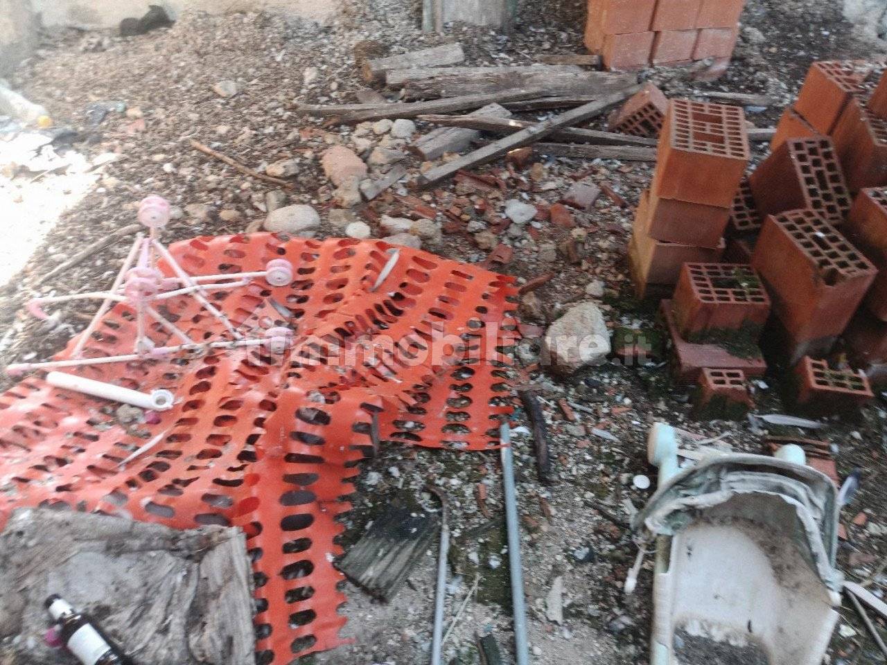 3 rooms Apartment in Carugo, Italy No. 359278