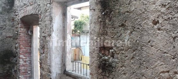 3 rooms Apartment in Carugo, Italy No. 359278 6