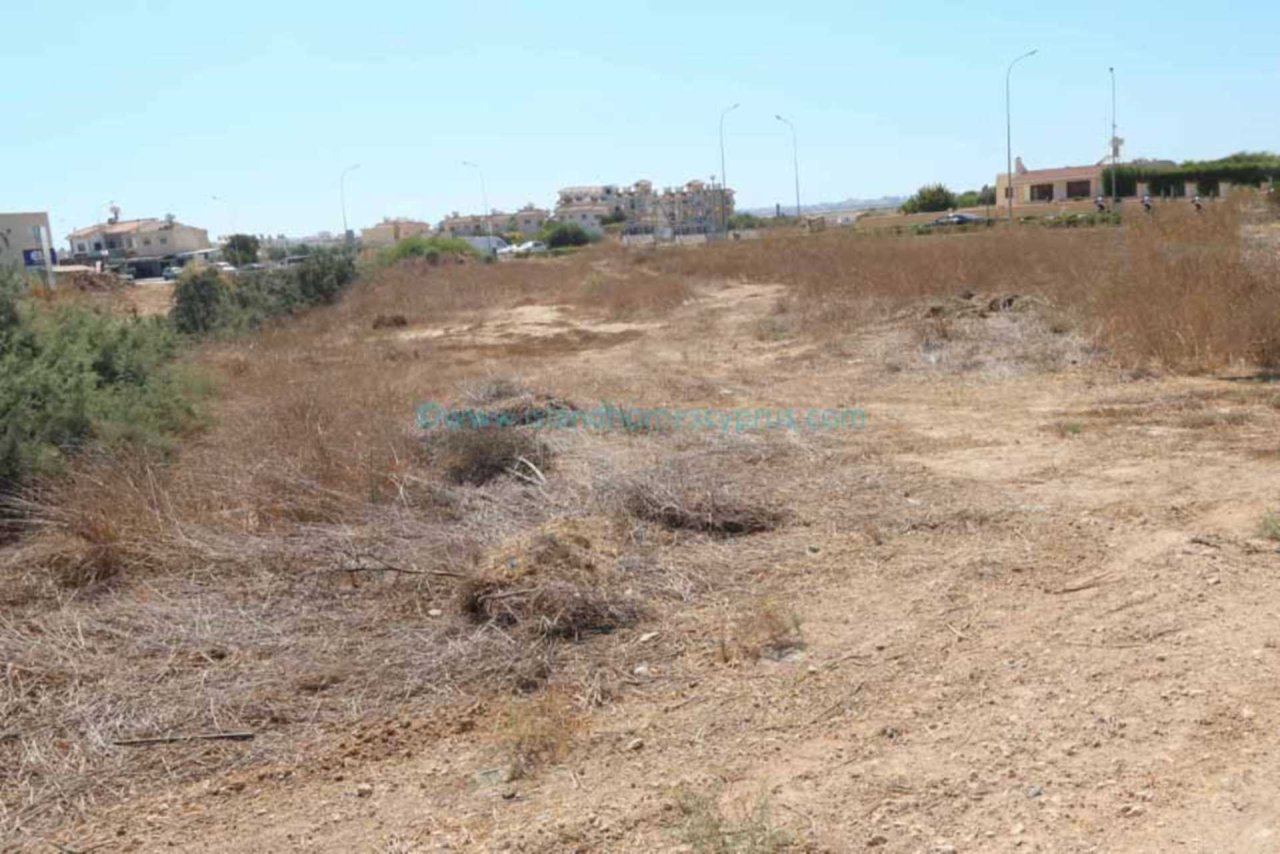  Land in Paralimni, Cyprus No. 24120