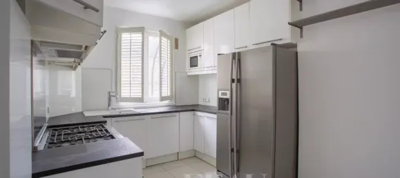 4 bedrooms Duplex in Paris, France No. 182702 7