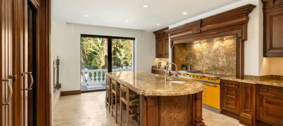 12 Schlafzimmer Villa in Marbella, Spain, Nr. 102187 10