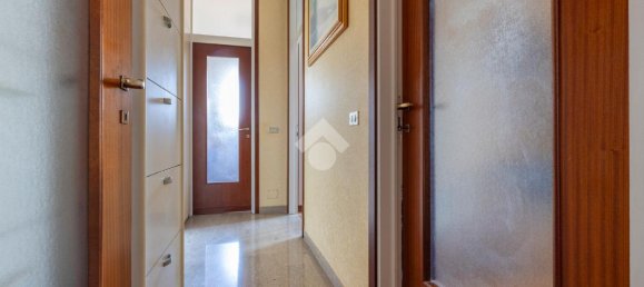 3-salle Appartement à Marnate, Italy No. 7334 7