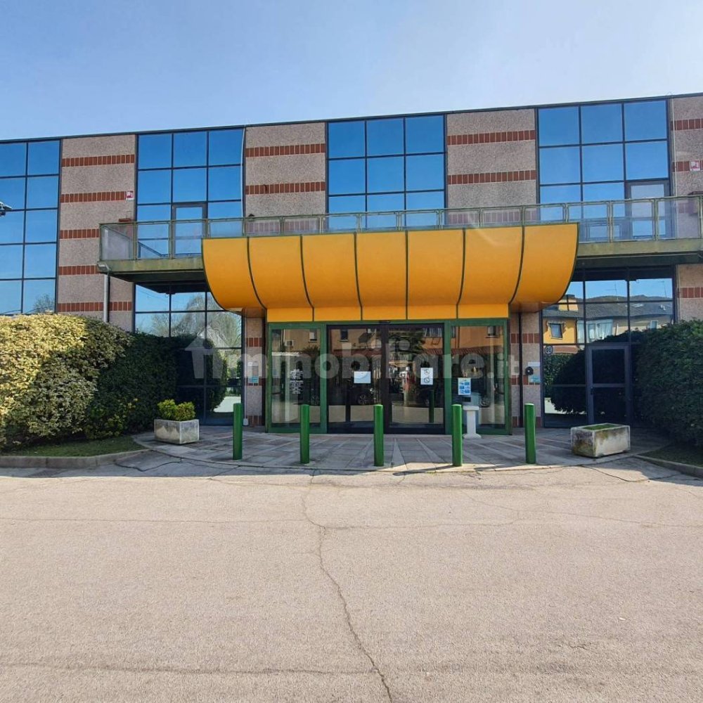 1 room Commercial property in Lendinara, Italy No. 55097