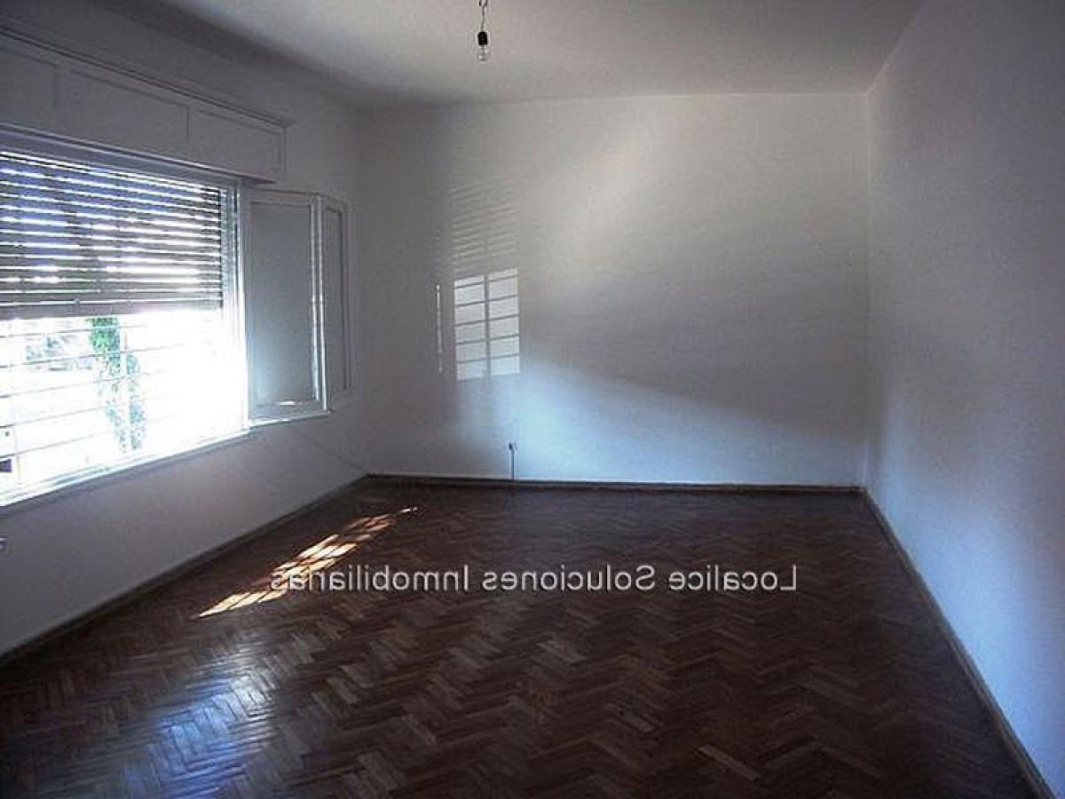 3 bedrooms House in Montevideo, Uruguay No. 8541