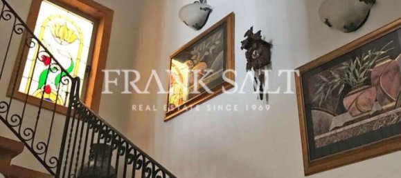 4 bedrooms Townhouse in Luqa, Malta No. 2473 3