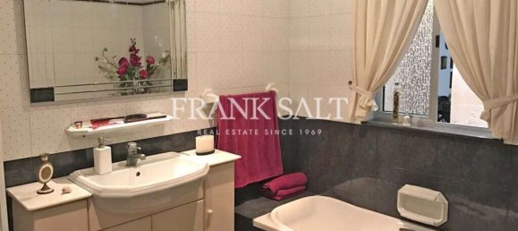 4 bedrooms Townhouse in Luqa, Malta No. 2473 4