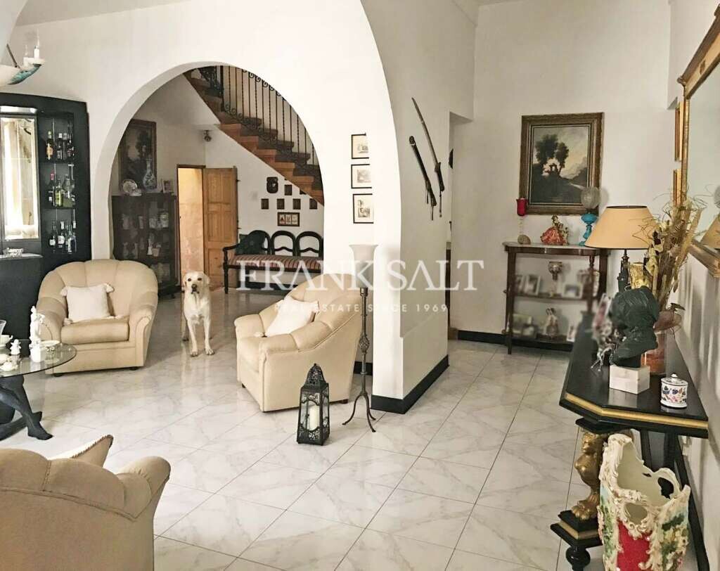 4 bedrooms Townhouse in Luqa, Malta No. 2473