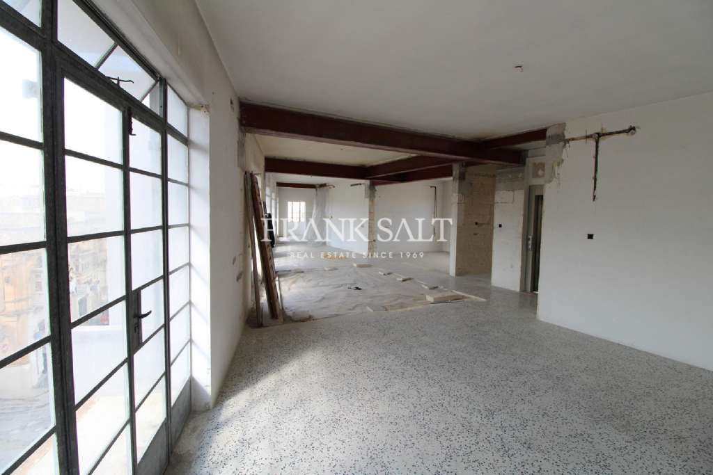 Oficina en Birkirkara, Malta 300 m² No. 11769