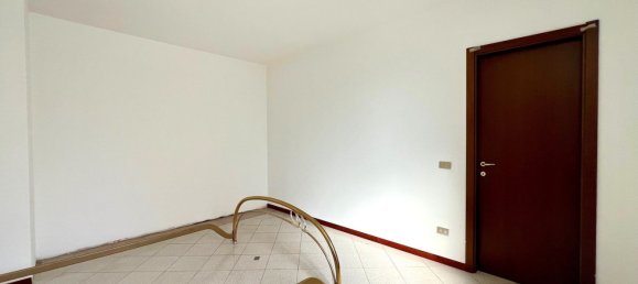 3-salle Appartement à Asso, Italy No. 141104 16