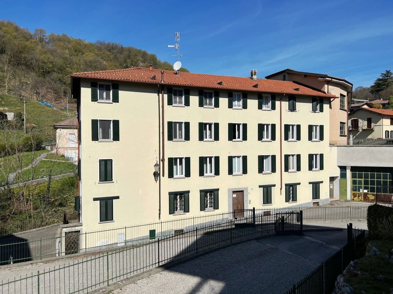 3-salle Appartement à Asso, Italy No. 141104