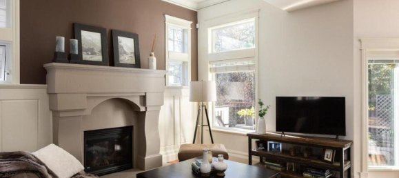 4 bedrooms House in British Columbia, Canada No. 1203 2