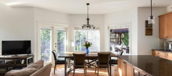 4 bedrooms House in British Columbia, Canada No. 1203 8